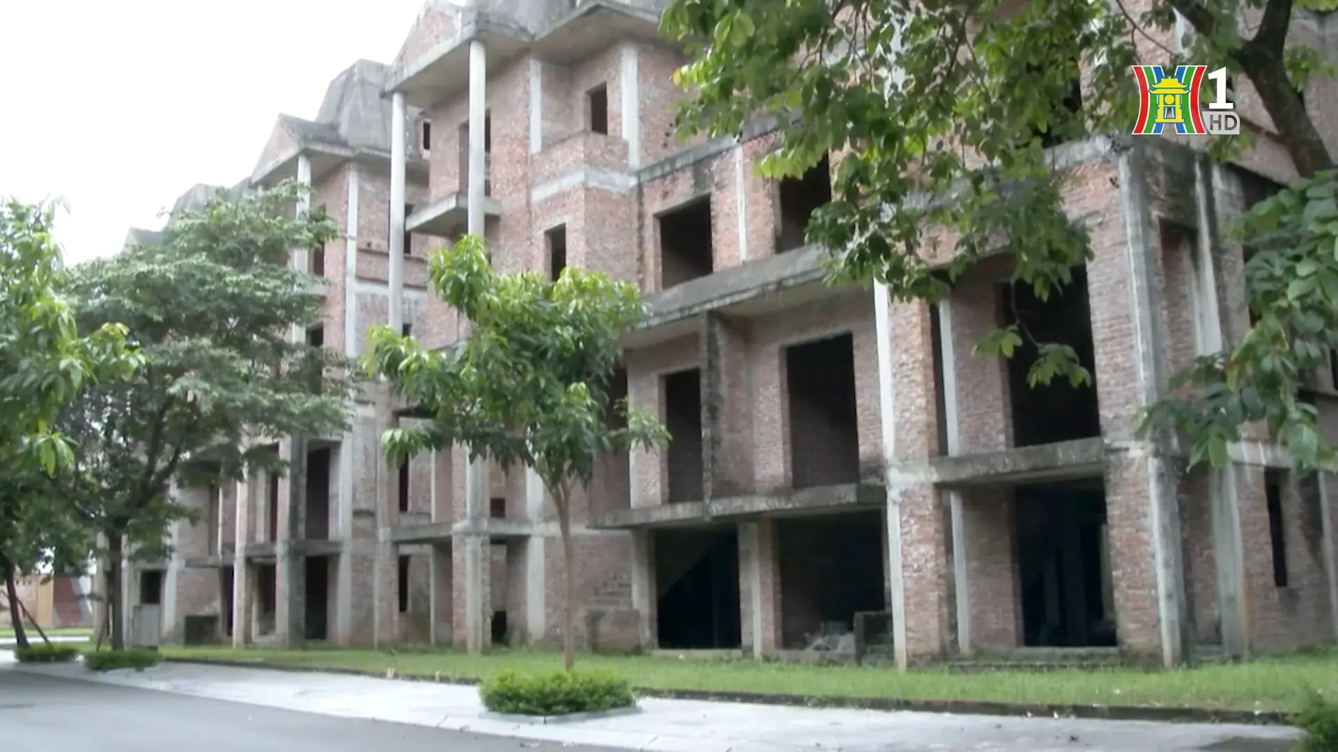 Đánh thuế nặng với bất động sản bỏ hoang | Chuyện đô thị | 03/01/2026